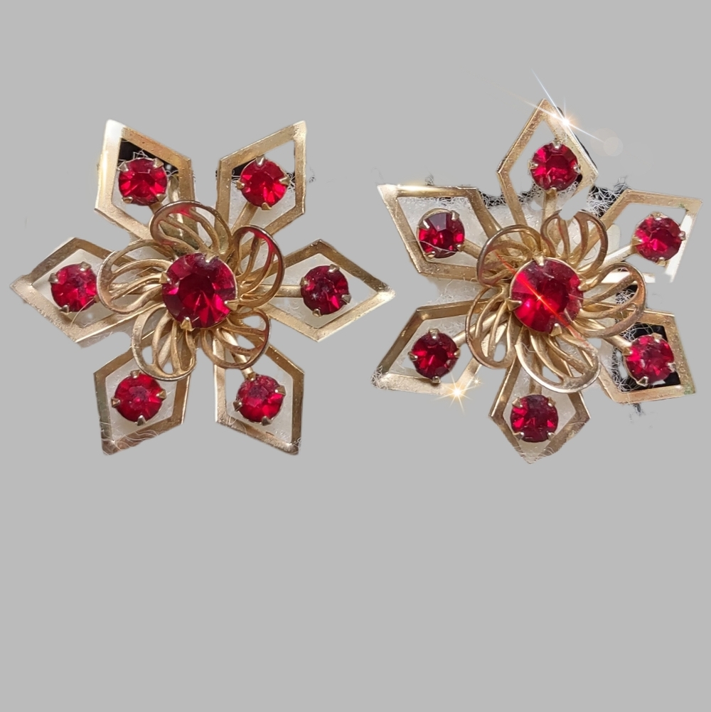 Snowflake Screw-on Vintage Earrings Ruby Red Rhinestones